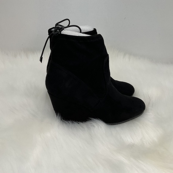 NWT Lexi & Abbie Black Suede Like Sloan Wedge Size 7 Boots/New In Box - Picture 9 of 13